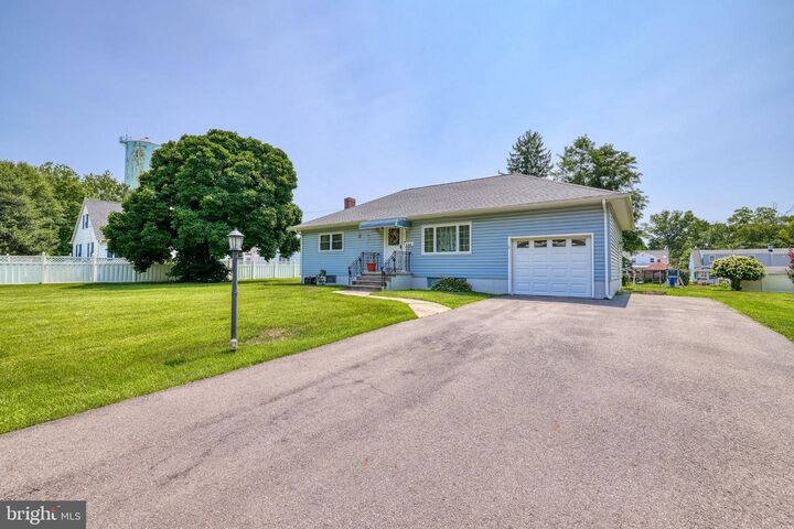 Property Photo: 240 Walnut Lane PA 19067