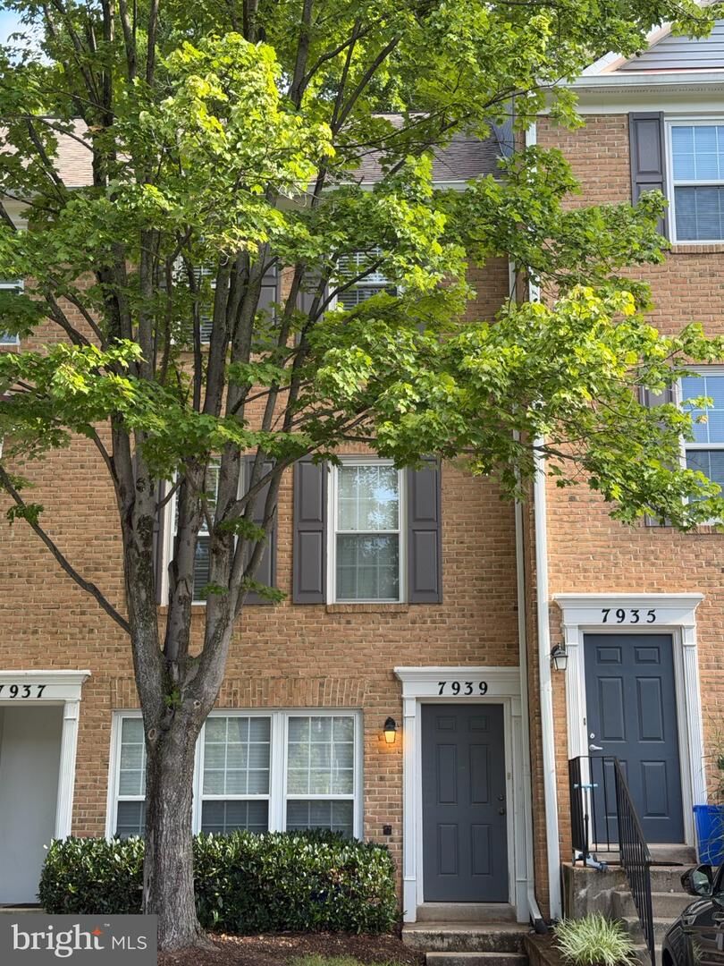 Property Photo:  7939 Foxcrest Court 7939  MD 20854 