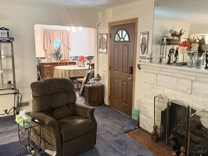 Property Photo:  1812 Larchwood Place  OH 45237 