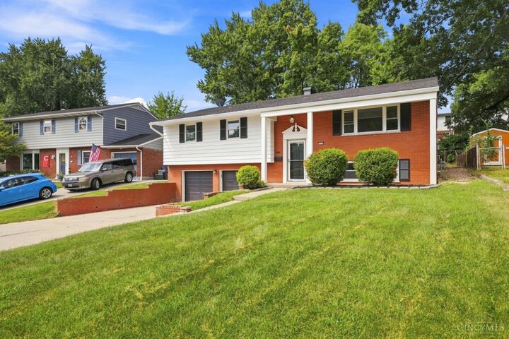 Property Photo: 3253 Bellacre Court OH 45248