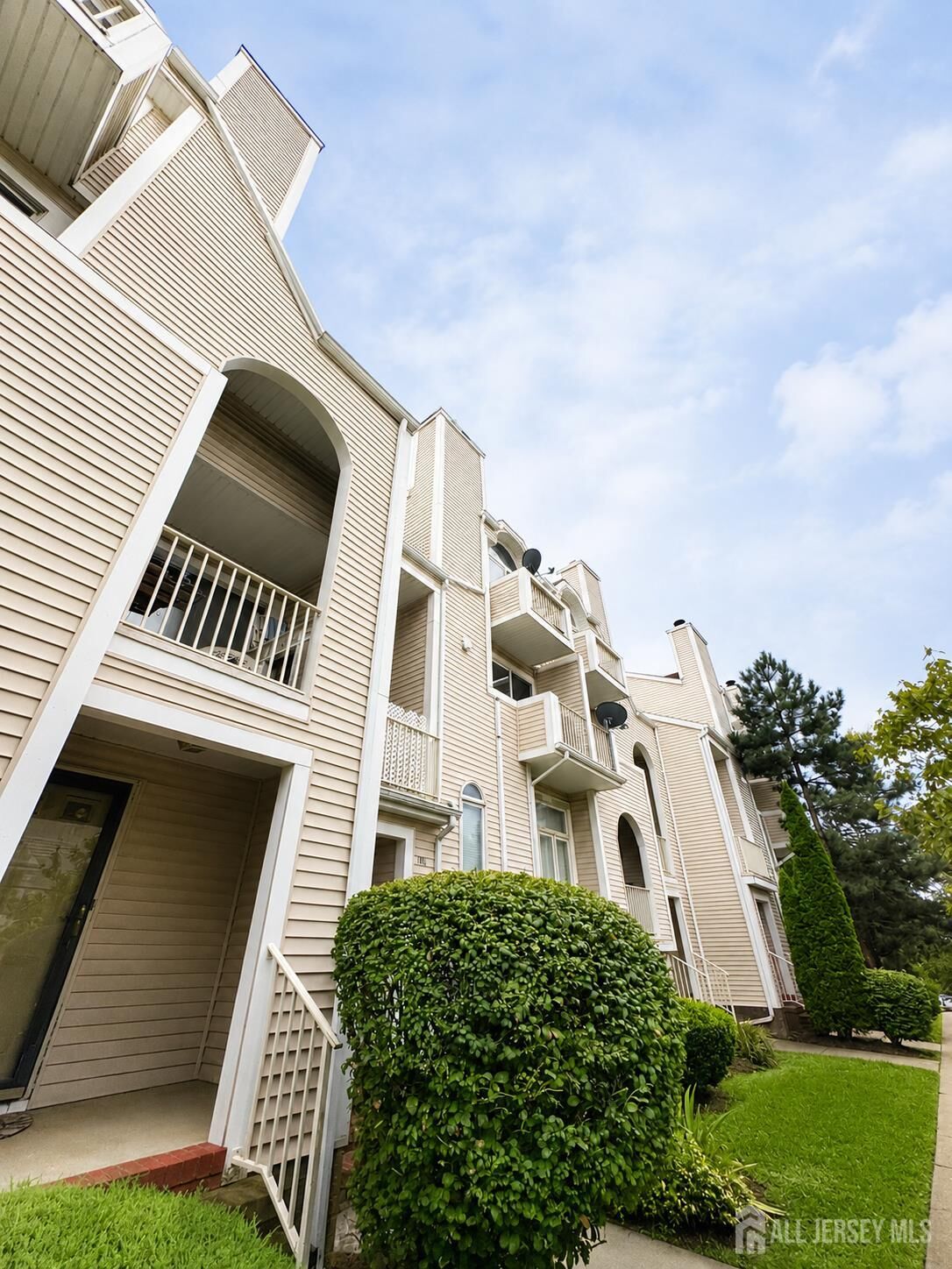 Property Photo:  410 Johnstone Street  NJ 08861 