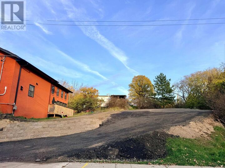 Photo de la propriété:  515 Bay Street  ON P0X 1C0 