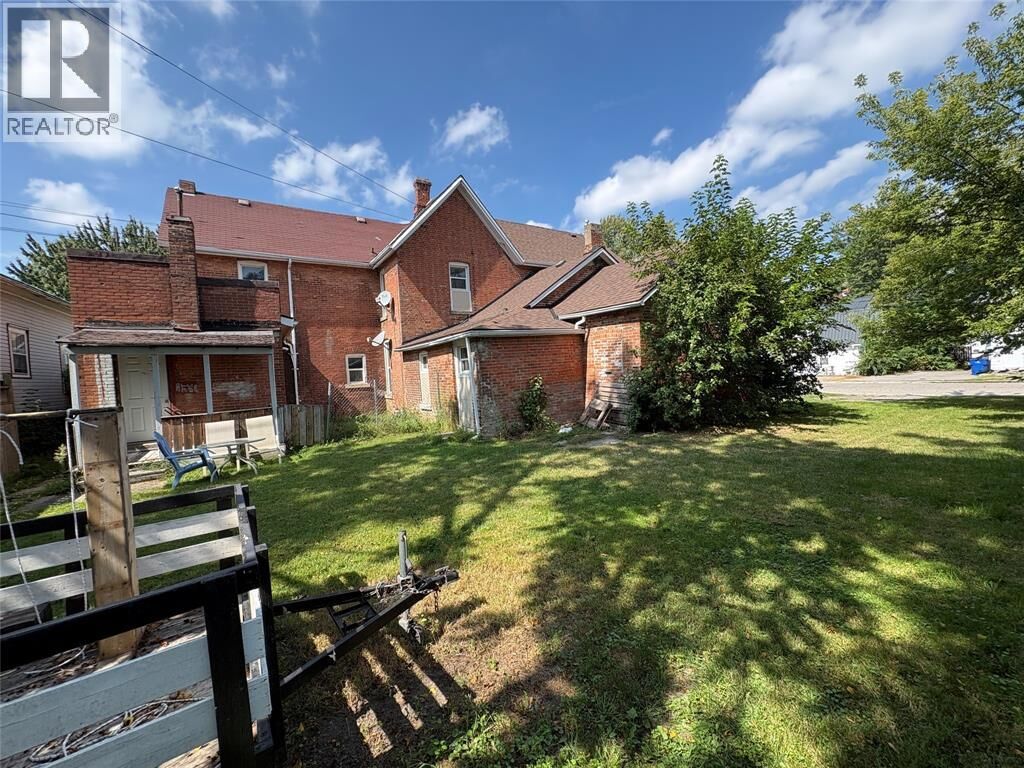 Property Photo:  50 Lorne Avenue  ON N7M 2M8 