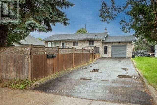 Property Photo:  141 Gore Street East  ON P7E 3R2 