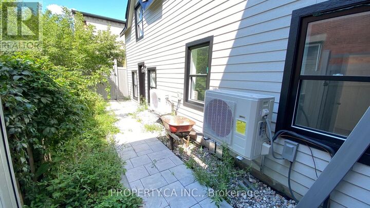 Property Photo:  395 Gladstone Avenue B  ON K2P 0Y9 