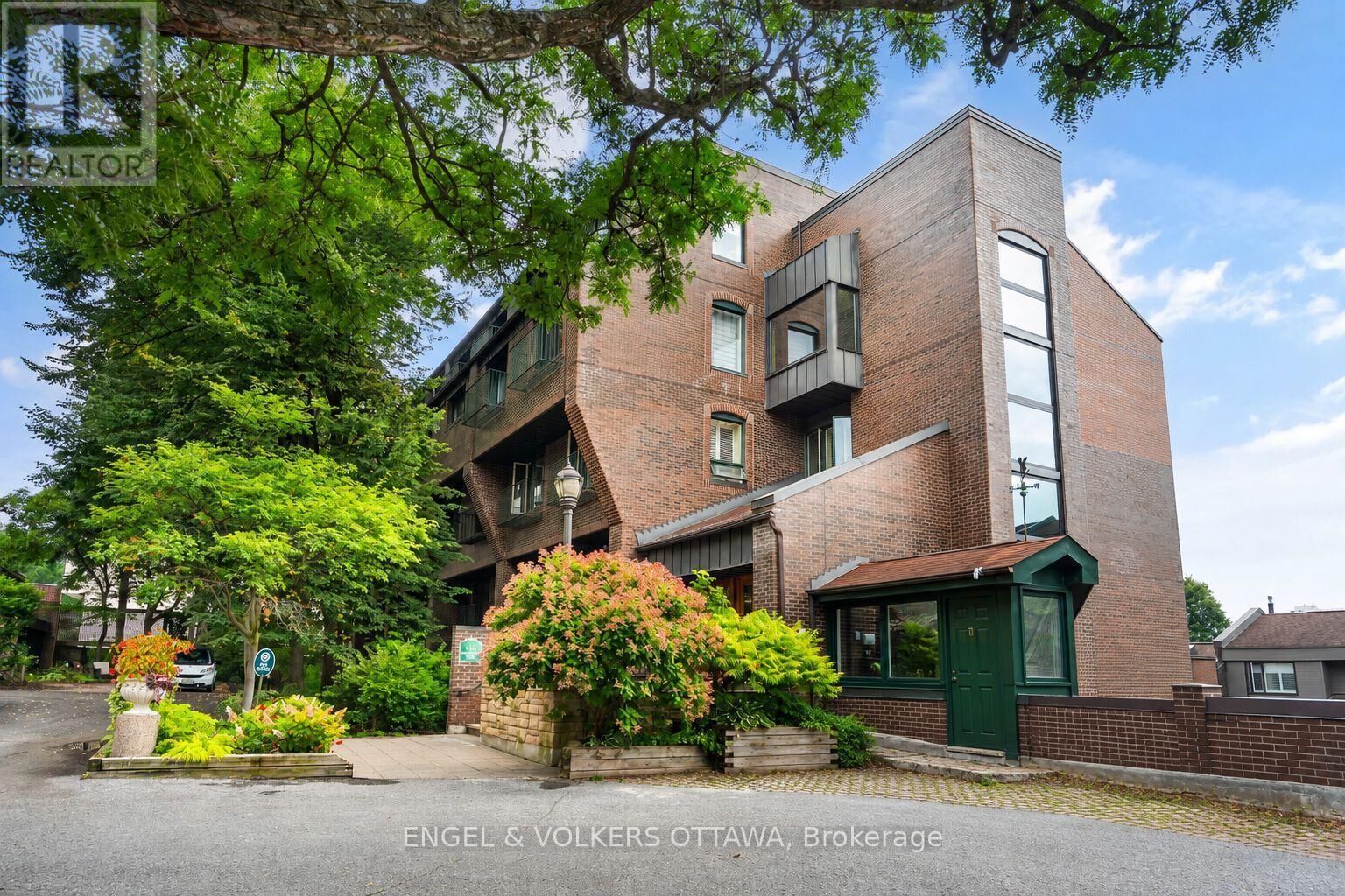 Property Photo:  135 Springfield Road 5  ON K1M 1C5 