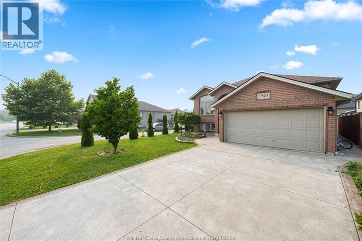 Property Photo:  1920 Manitoba Street  ON N9B 3H8 