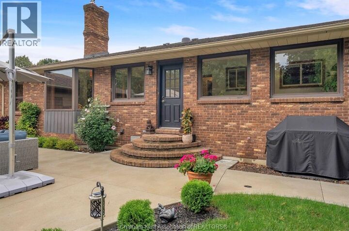 Property Photo:  23 Willcox Street  ON N7M 6E2 