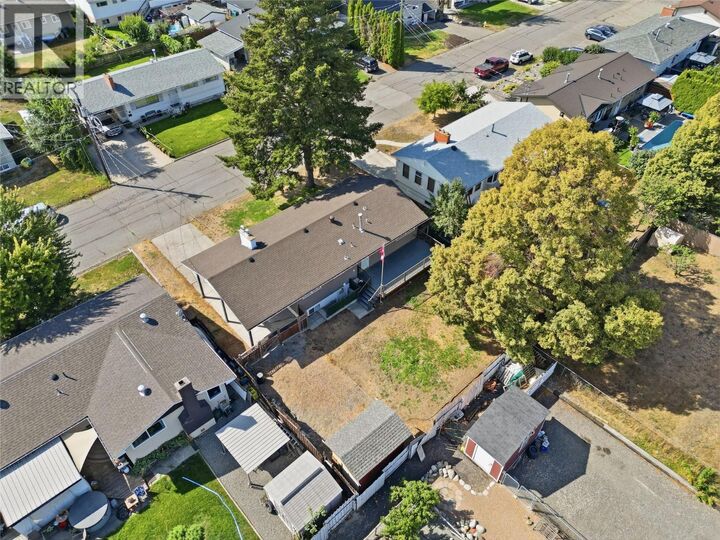 Property Photo:  628 Duncan Avenue  BC V2B 1R6 