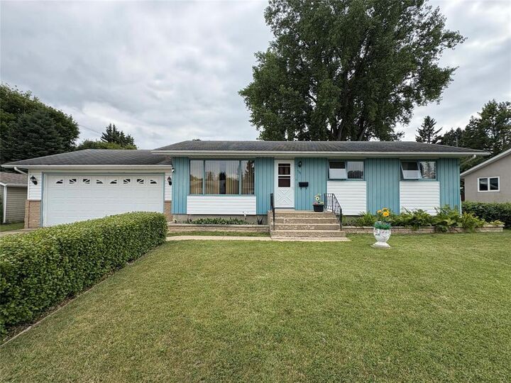 Property Photo:  125 Dunfield Avenue  MB R7N 0P1 