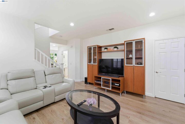Property Photo: 7129 Cerro Crest Dr CA 95138
