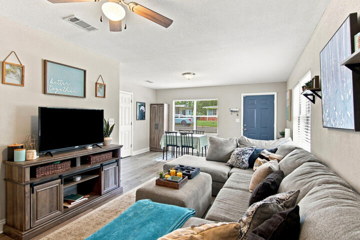Property Photo:  6617 Lee Street  FL 32570 