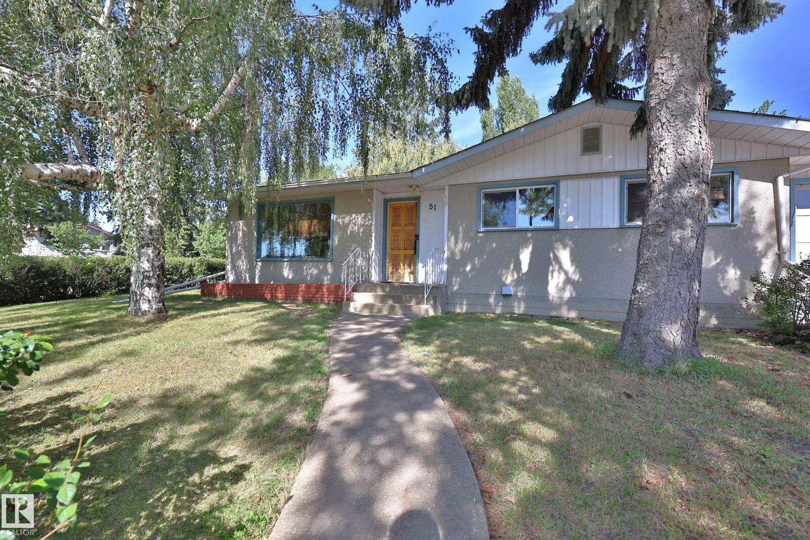 Property Photo:  51 Sheridan Drive  AB T8N 0J1 