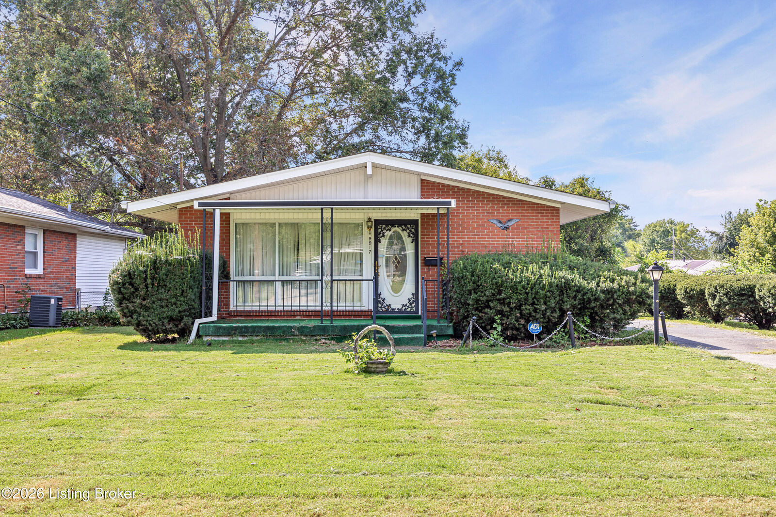 Property Photo: 9917 East Ave KY 40272