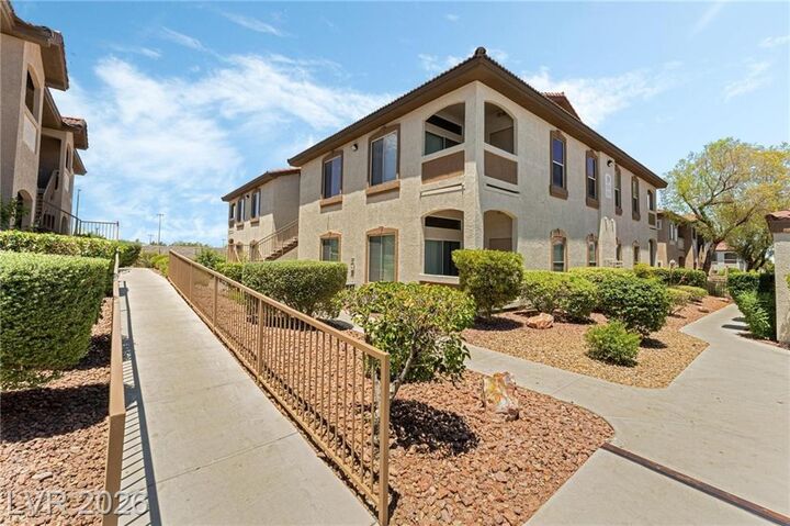 Property Photo:  2305 West Horizon Ridge Parkway 1922  NV 89052 