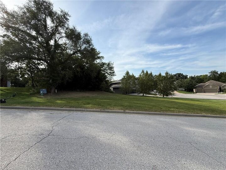 Property Photo: 12021 Country Club Court MO 64152