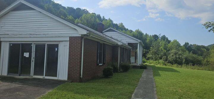 Property Photo: 21267 State Highway 190 KY 40940