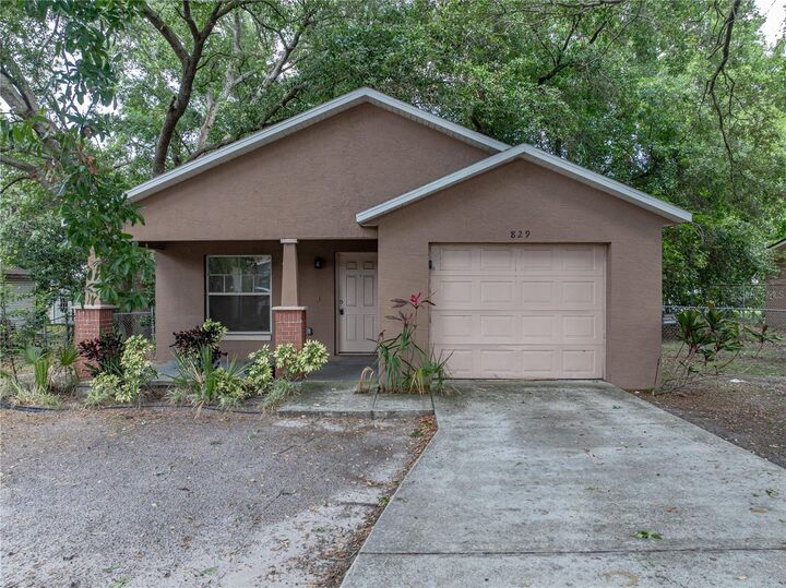 Property Photo:  829 N Lake Avenue  FL 33801 