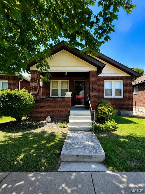 Property Photo: 5851 Hampton Avenue MO 63109