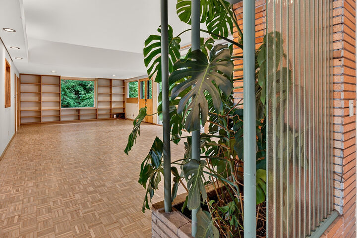Property Photo: 715 E Juniper Ln WI 53217