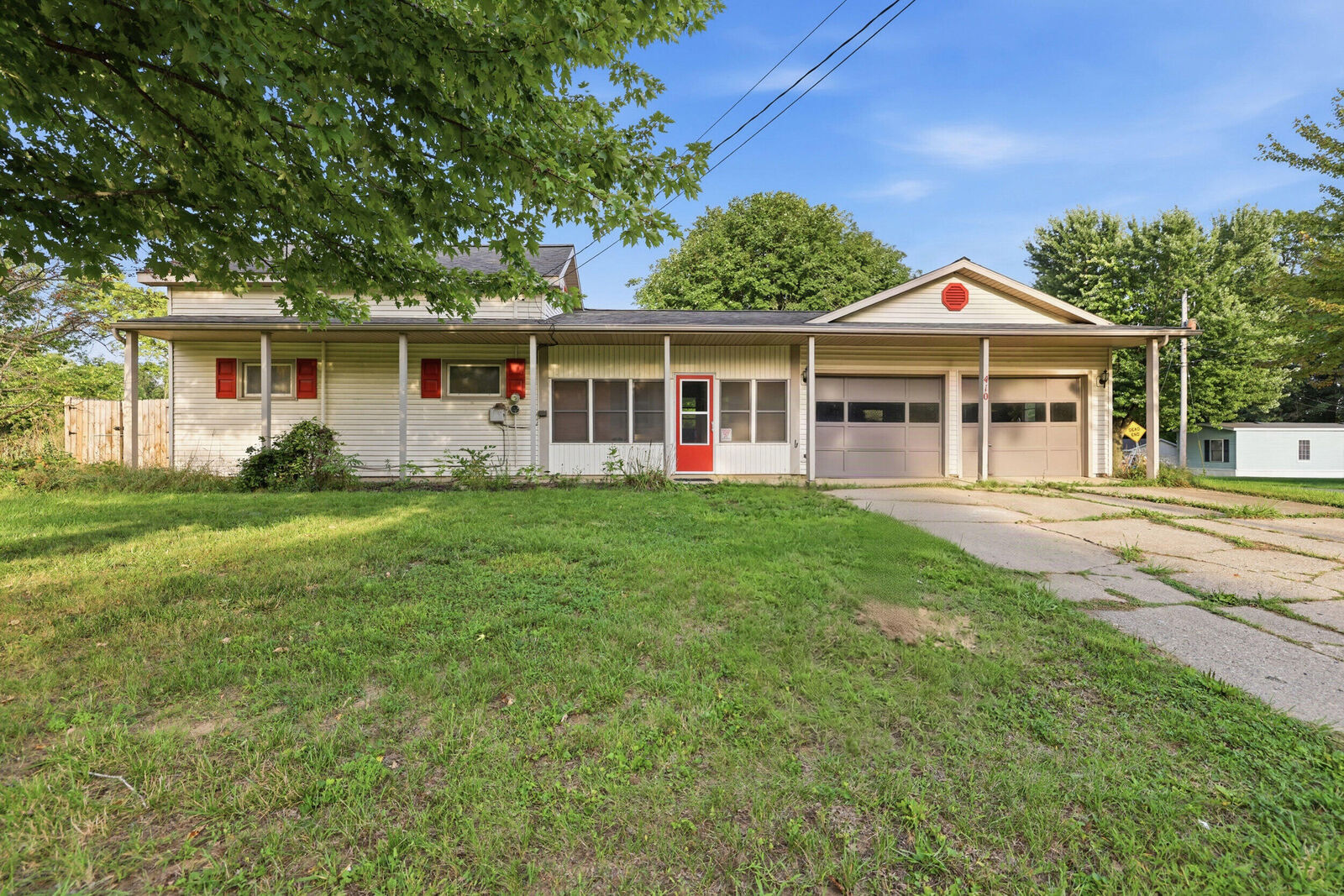 Property Photo: 410 Blanchard Street MI 48860