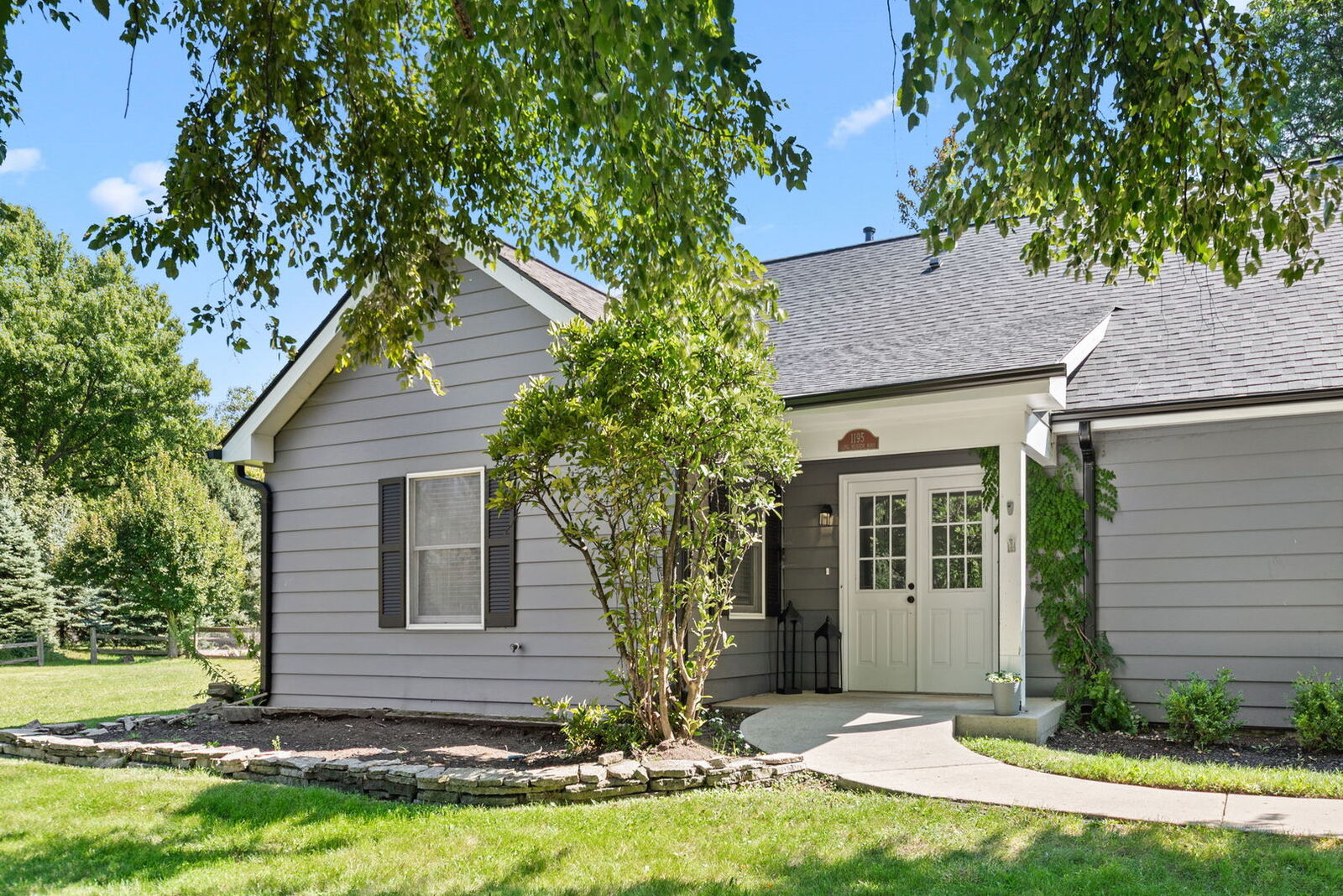 Property Photo: 1195 Longmeadow Road IL 60062