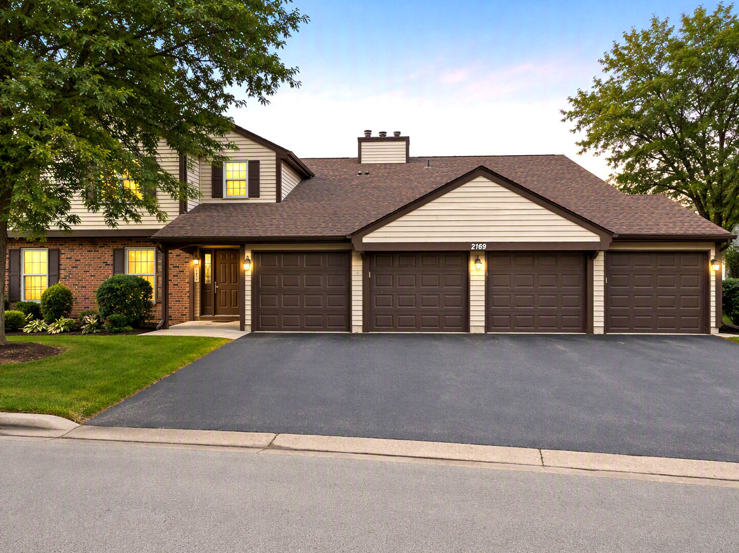 Property Photo:  2169 Sunderland Court 201B  IL 60565 