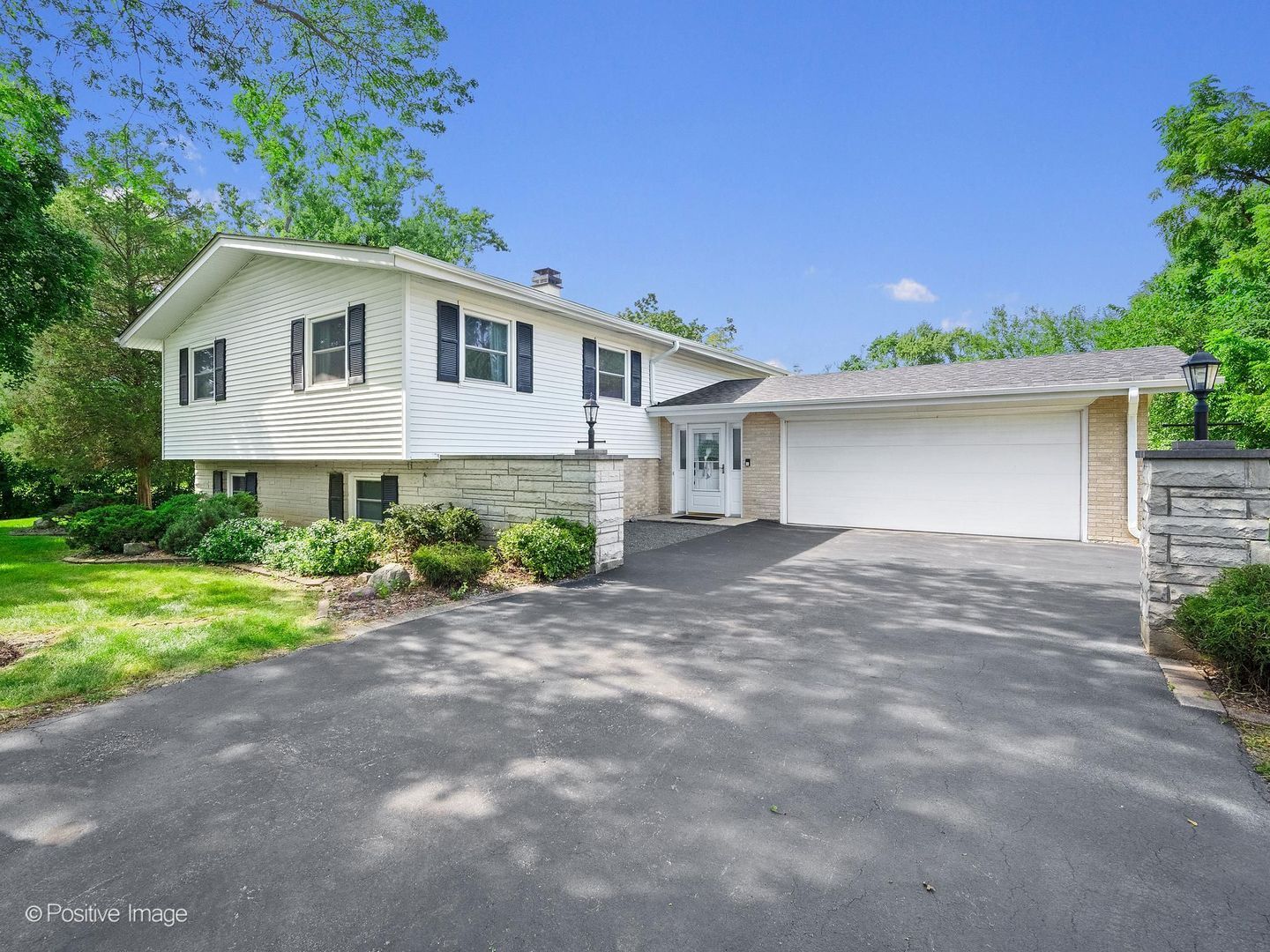 Property Photo: 924 Plainfield Road IL 60516