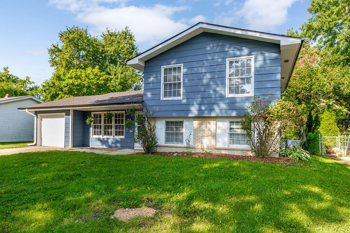Property Photo: 229 N Schmidt Road IL 60440