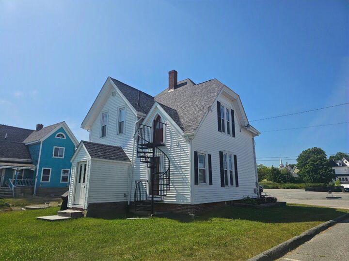 Property Photo:  8 Cottage Street  ME 04658 