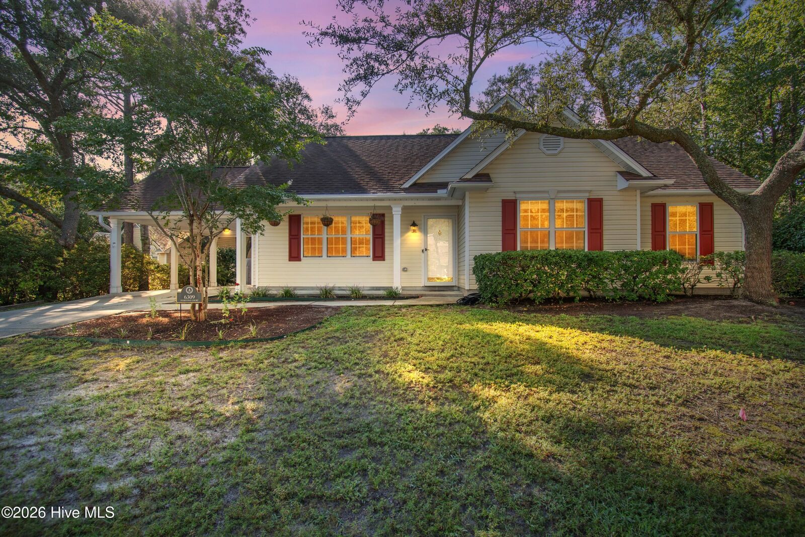 Property Photo: 6309 Iverstone Court NC 28409