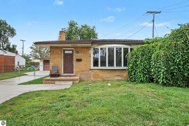 Property Photo: 18229 Rainbow Road MI 48026