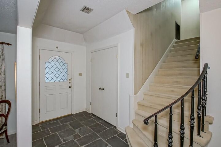 Property Photo: 4520 Chateau Drive LA 70002