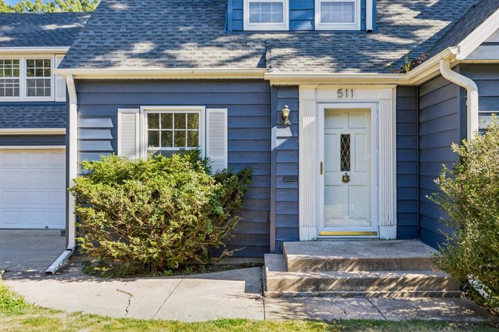 Property Photo:  511 Janalyn Circle  MN 55416 
