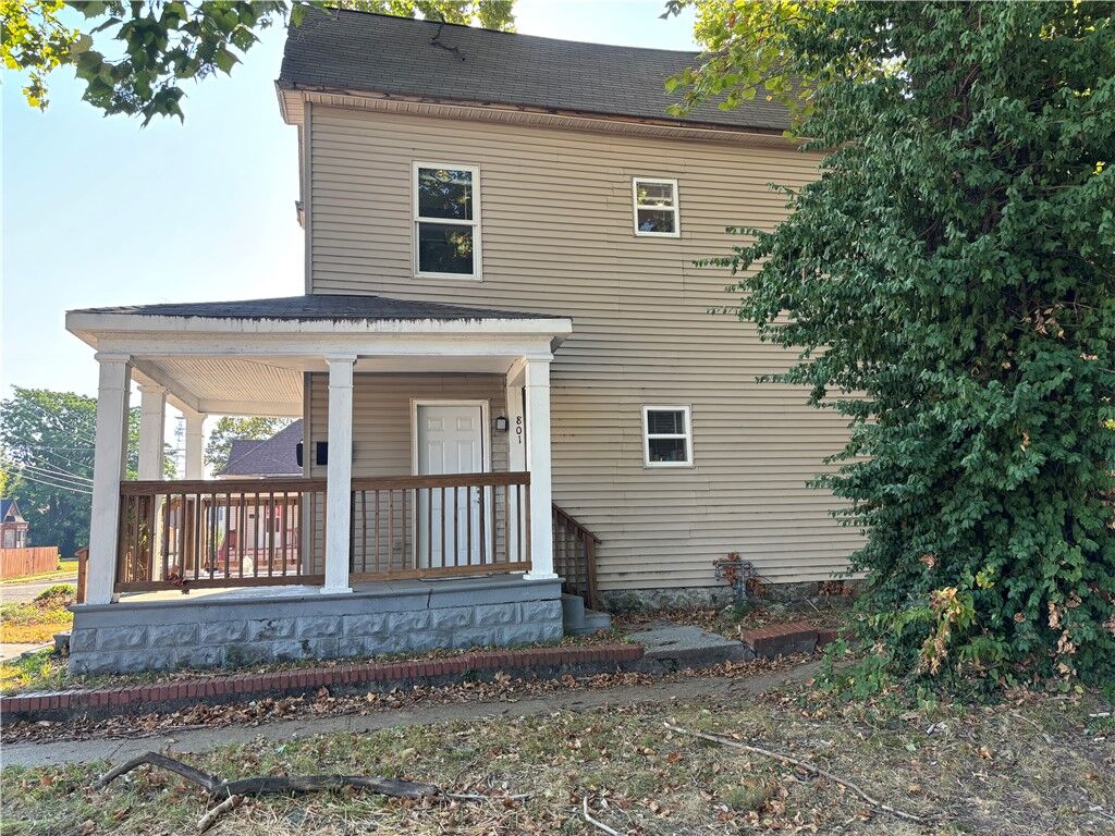 Property Photo:  801 S Jackson Avenue  MO 64801 