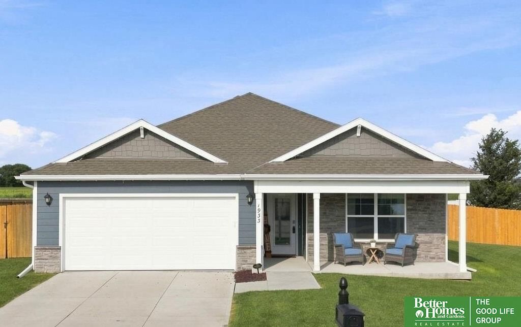 Property Photo:  1933 N Kara Way  NE 68025 