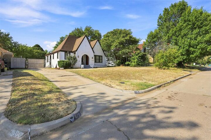 Property Photo:  2104 NW 26th Street  OK 73107 