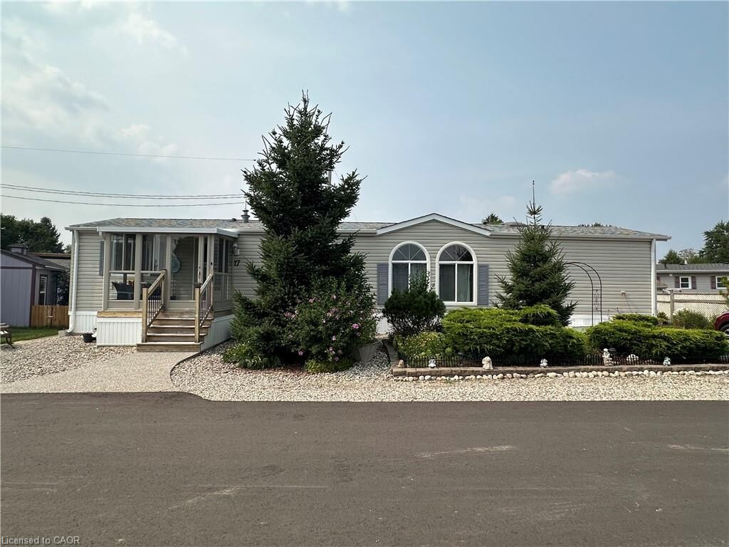 Property Photo:  17 Hemlock Crescent Pvt Crescent  ON N0B 2J0 