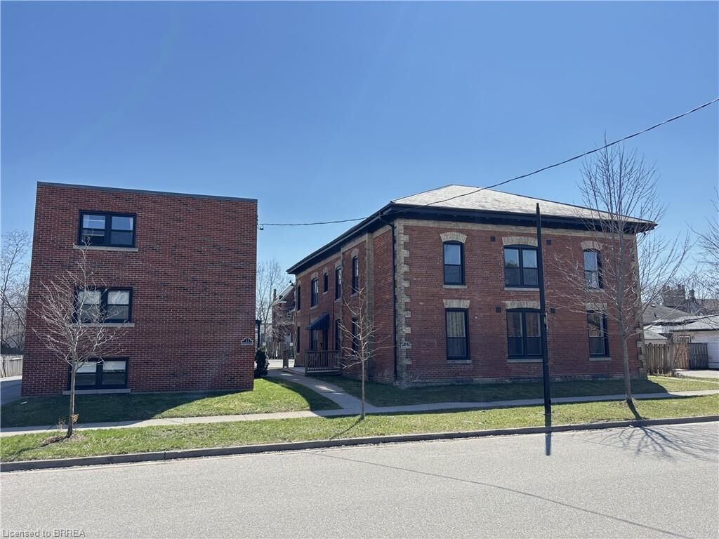 Property Photo:  7 Sheridan Street 8  ON N3T 2P7 