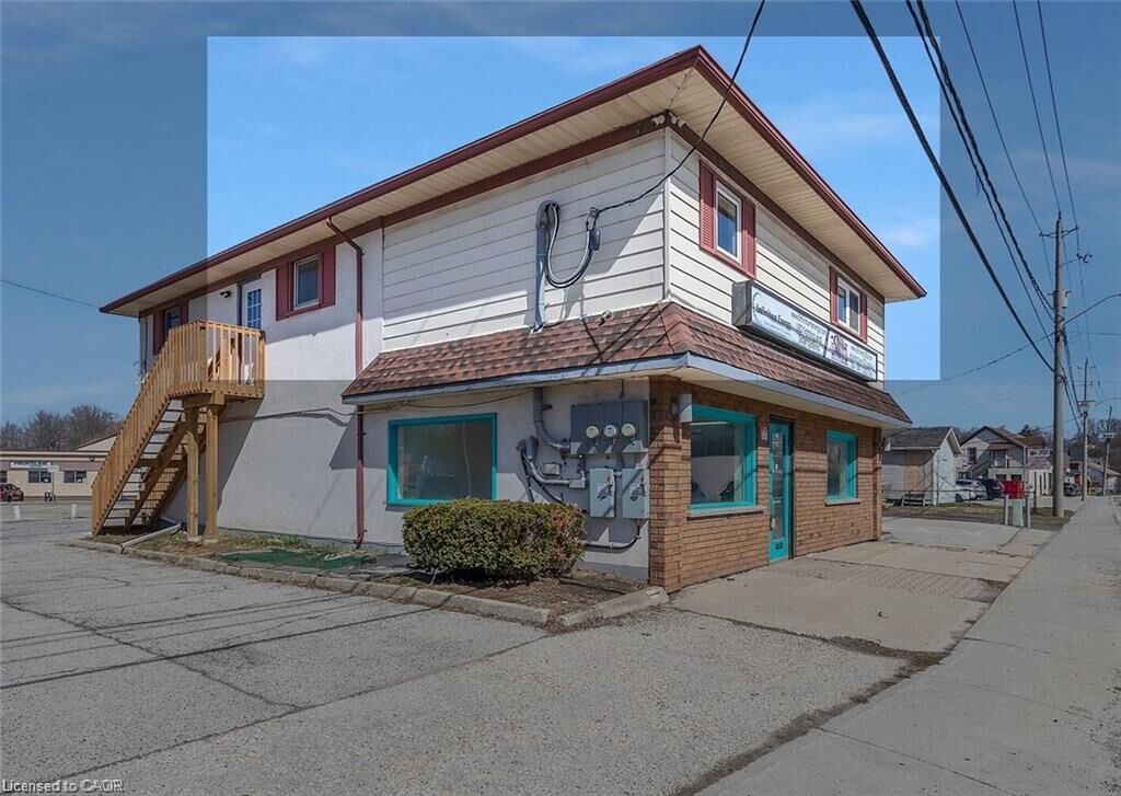 Property Photo:  581 Lancaster Street W 2  ON N2K 1M5 