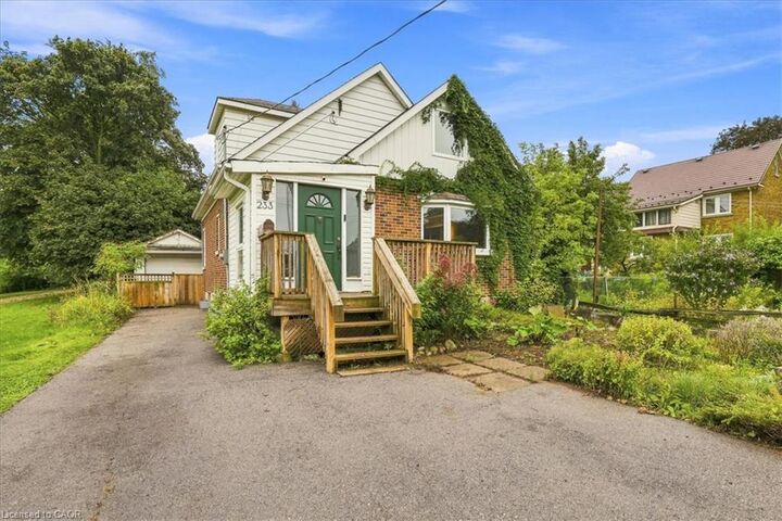 Property Photo:  233 Mansion Street  ON N2H 2K5 