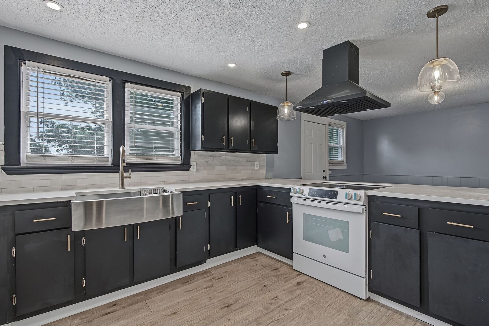 Property Photo: 39 Hope St 3 MA 02702
