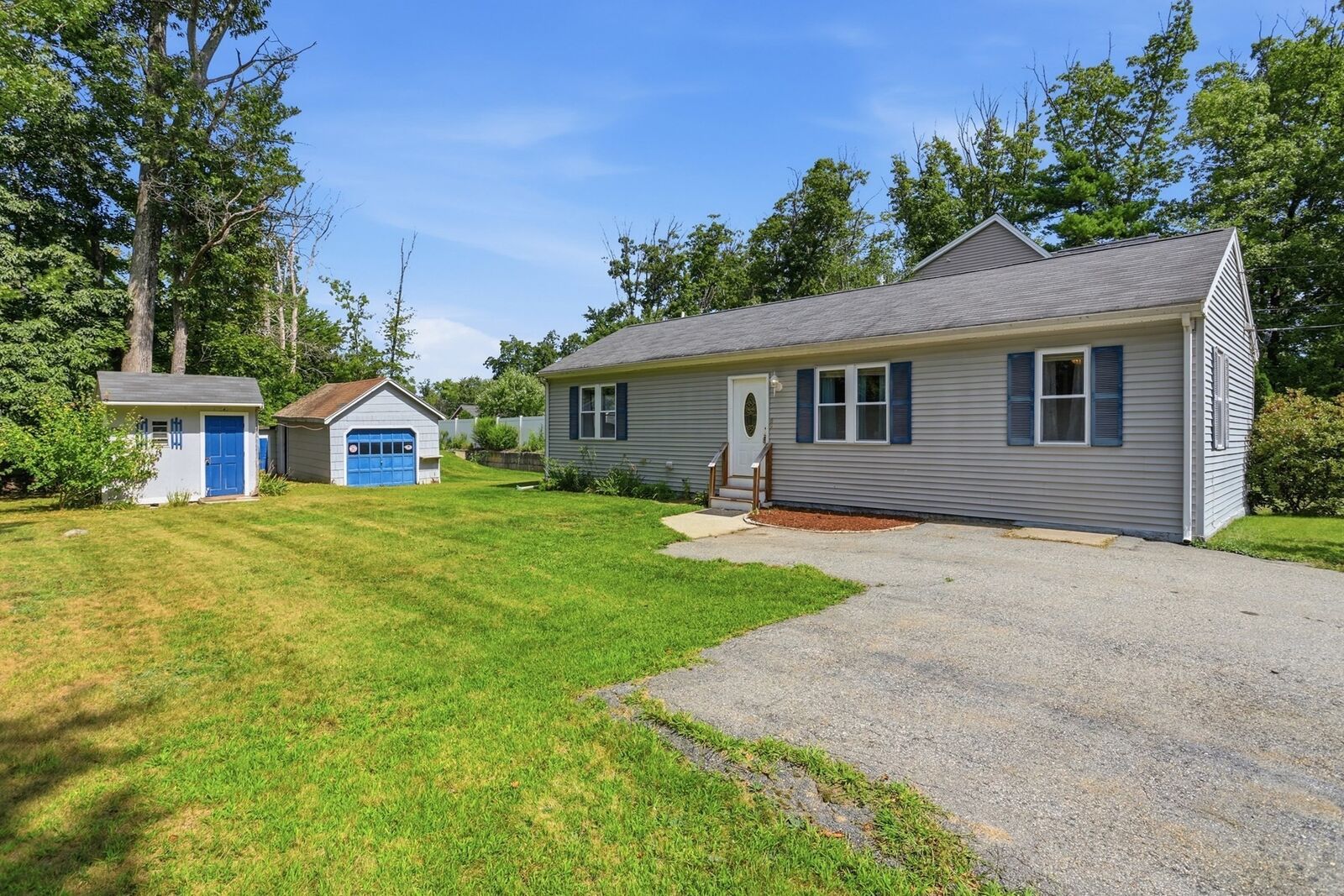 Property Photo:  6 Oak Road  MA 01460 