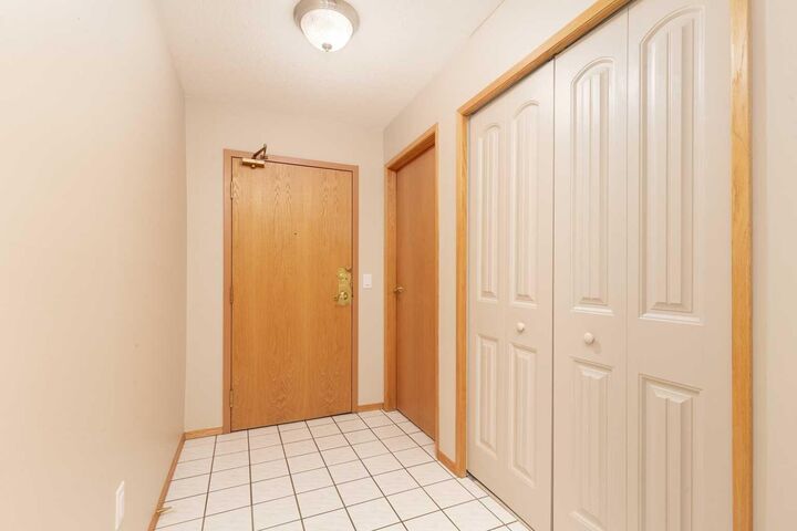 Property Photo:  75 1 Avenue S 104  AB T1J 4R2 