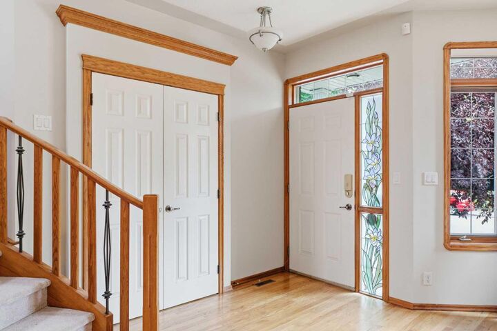 Property Photo:  256 43 Avenue NW  AB T2K 0H6 