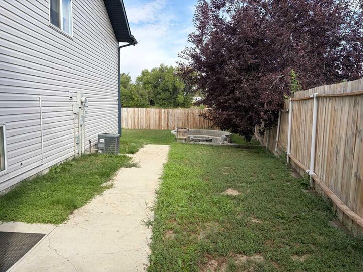 Property Photo:  24 Pleasant Park Court W  AB T1R 1H3 