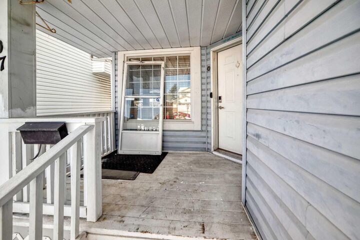 Property Photo:  207 Eldorado Close NE  AB T1Y 6T5 