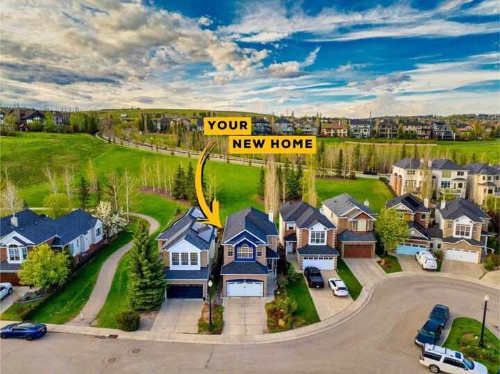 Property Photo:  30 Discovery Ridge Gardens SW  AB T3H 5L6 