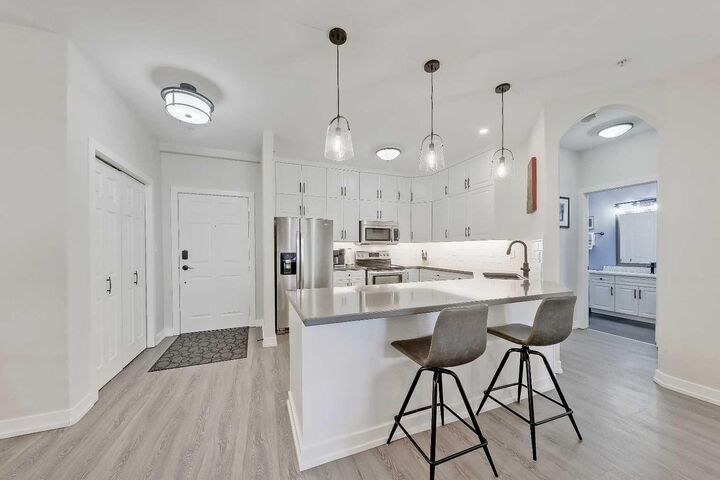 Property Photo:  2419 Erlton Road SW 402  AB T2S 3B8 