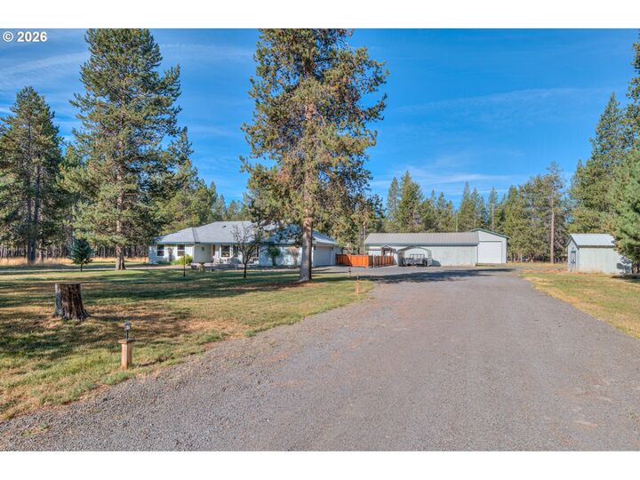 Property Photo: 55471 Richard Way OR 97707